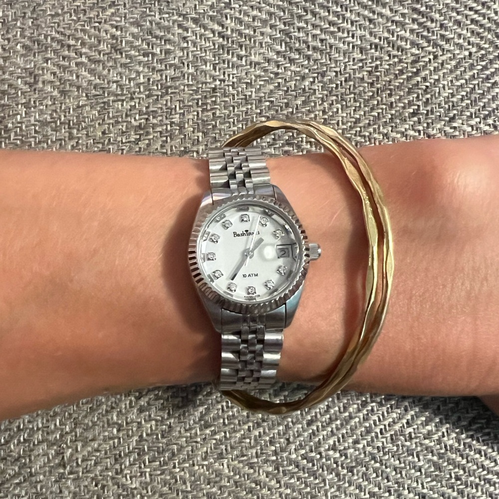 Two 14k yellow gold hammered bangles